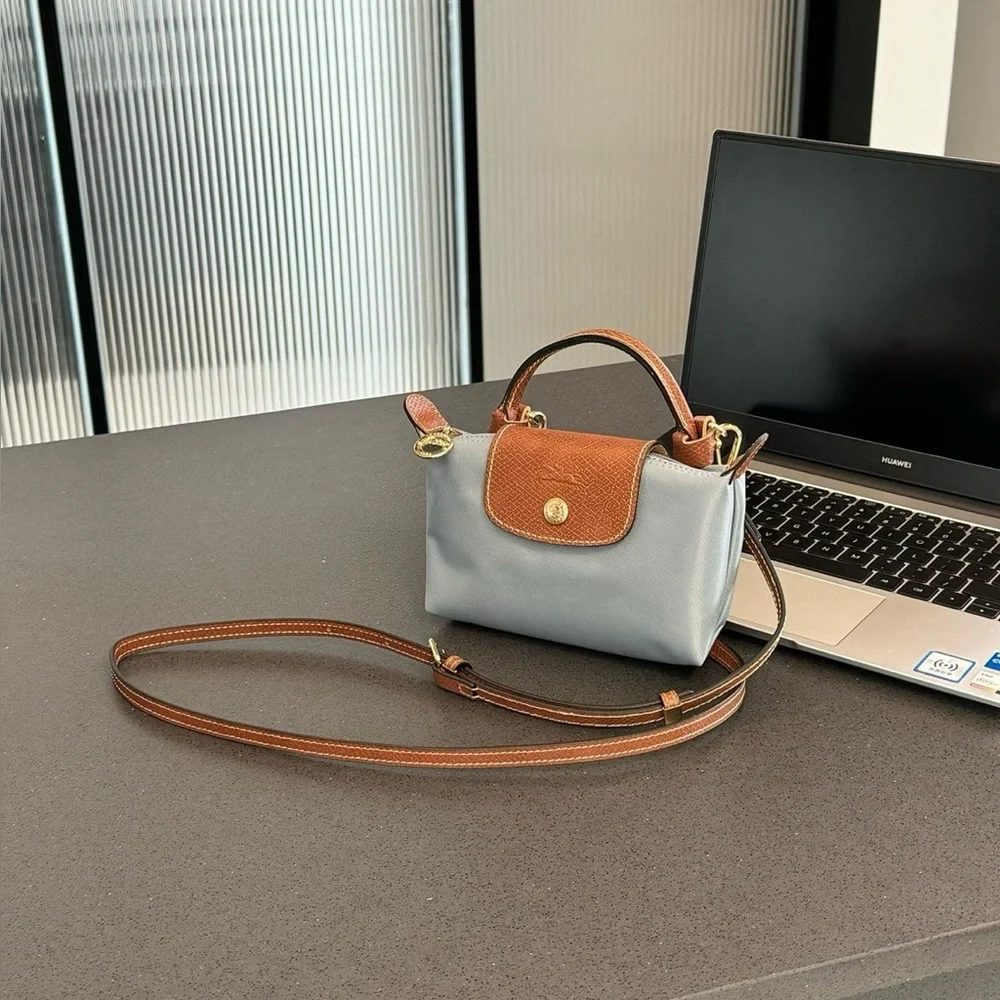 Longchamp crossbody bag
Size: 17*10 cm - Picture 1 of 6